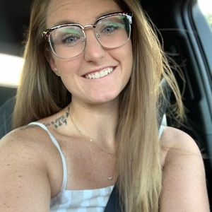 Meet your Posher, Cassandra